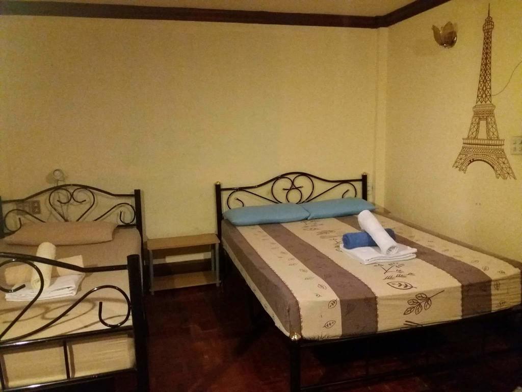 Mad Cow Hostel Bangkok Esterno foto