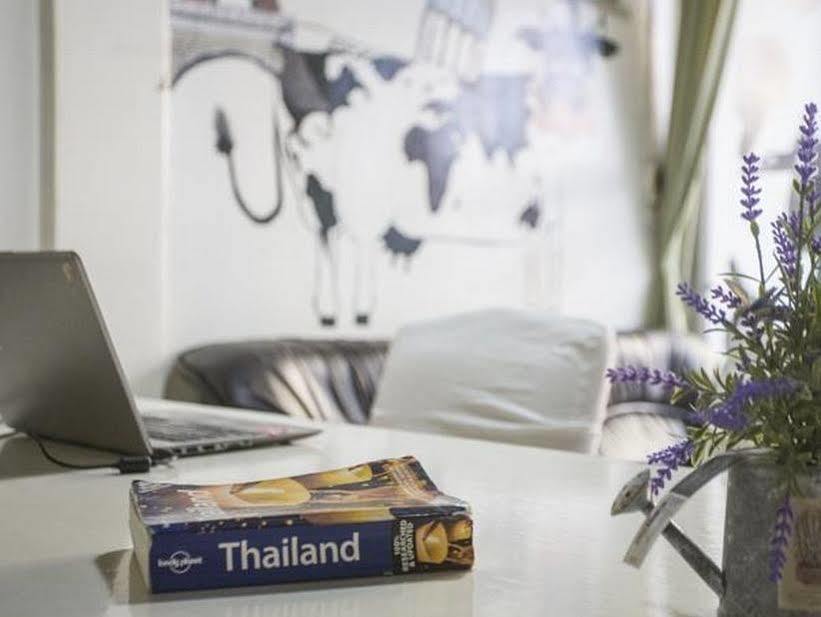 Mad Cow Hostel Bangkok Esterno foto