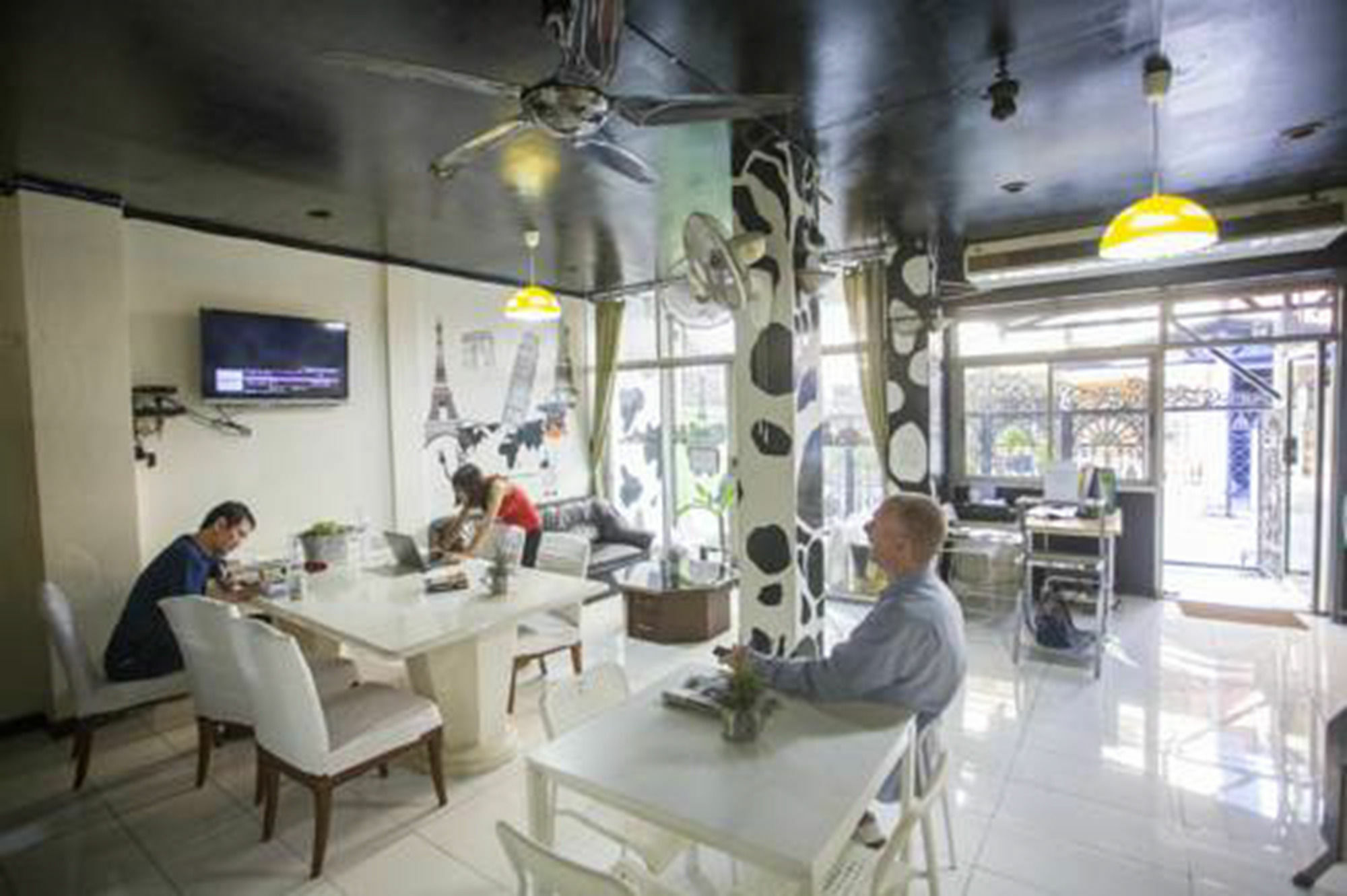 Mad Cow Hostel Bangkok Esterno foto
