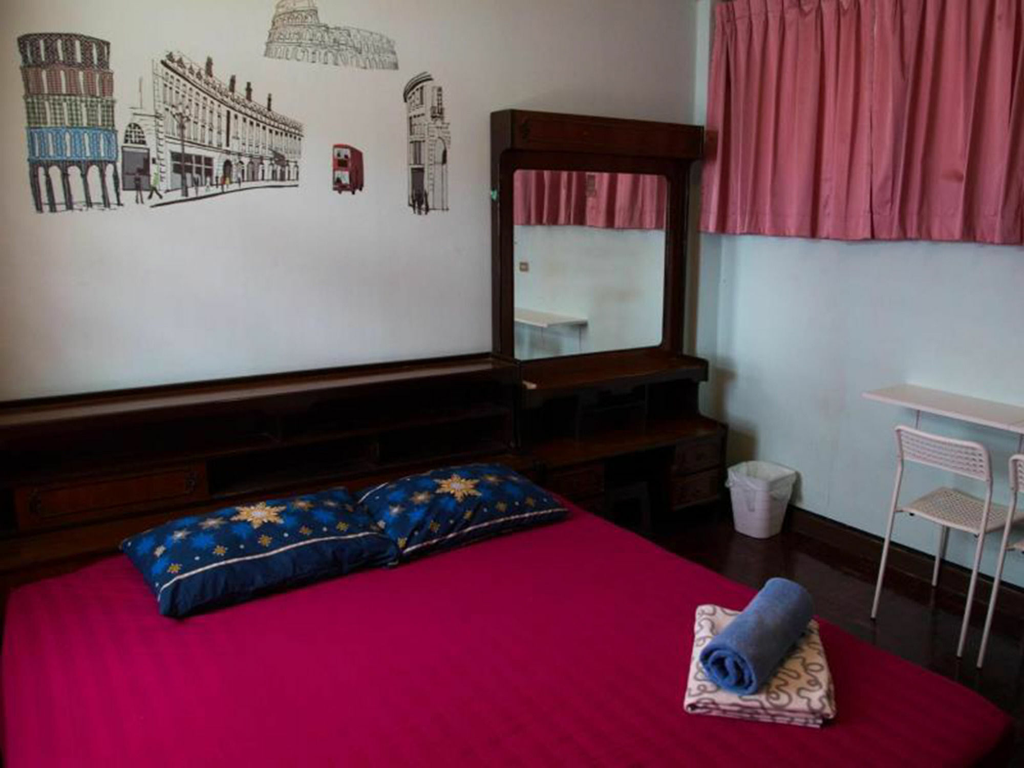 Mad Cow Hostel Bangkok Esterno foto