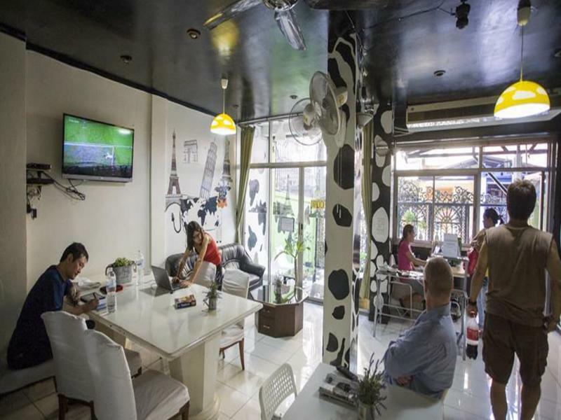 Mad Cow Hostel Bangkok Esterno foto
